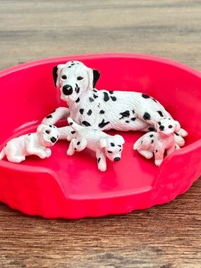 VINTAGE 1990's Puppy In My Pocket Dalmatian Family Puppies Bed LOT 1994 MEG Inc